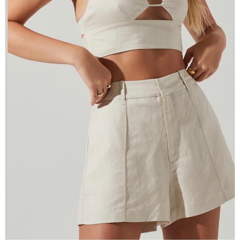 ASTR (south moon under) AMIAH SHORTS NWT